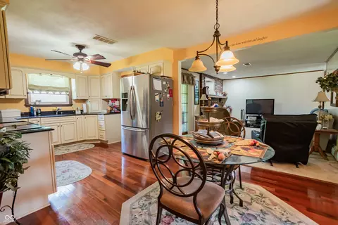 Kitchen - 9034 W Robin Rd, Middletown, IN 47356 photo 3 of 3