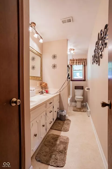 Bath - 9034 W Robin Rd, Middletown, IN 47356 photo 2 of 4