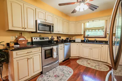 Kitchen - 9034 W Robin Rd, Middletown, IN 47356 photo 1 of 3