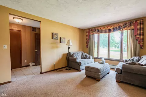 Living - 9034 W Robin Rd, Middletown, IN 47356 photo 2 of 4