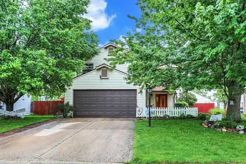 643 Woods Crossing Dr, Indianapolis, IN 46239