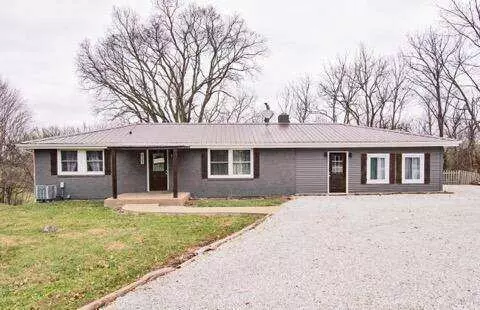 5850 W Hillcrest Dr, Frankton, IN 46044