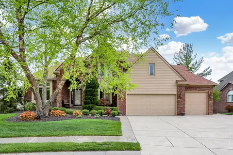 525 Augusta Ct, Franklin, IN 46131