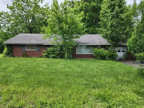 1141 Lindsey St, Charlestown, IN 47111