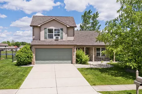 816 Heatherwood Dr, Greenwood, IN 46143