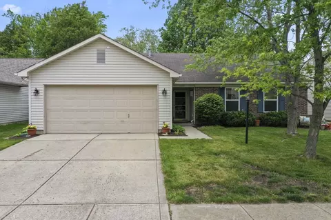 19279 Prairie Crossing Dr, Noblesville, IN 46062