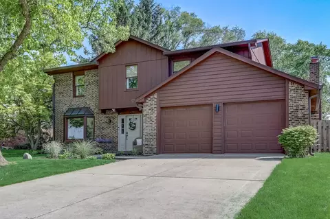 1521 Village Walk Dr, Zionsville, IN 46077