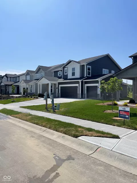 5497 Cherry Hill Dr, Whitestown, IN 46075