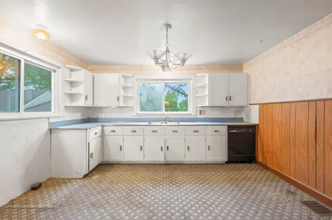 Kitchen - 3570 E Stipp Rd, Bloomington, IN 47401 photo 2 of 2