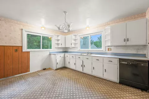 Kitchen - 3570 E Stipp Rd, Bloomington, IN 47401 photo 1 of 2