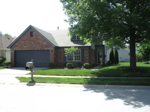 203 Lake Point Ln S, Greenwood, IN 46142