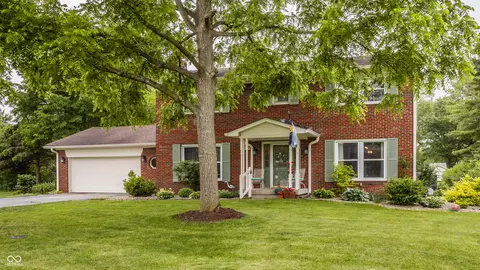 302 Woodland E Dr, Greenfield, IN 46140