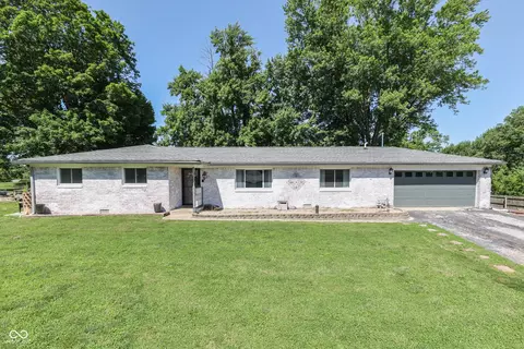 8390 Locust Dr, Martinsville, IN 46151