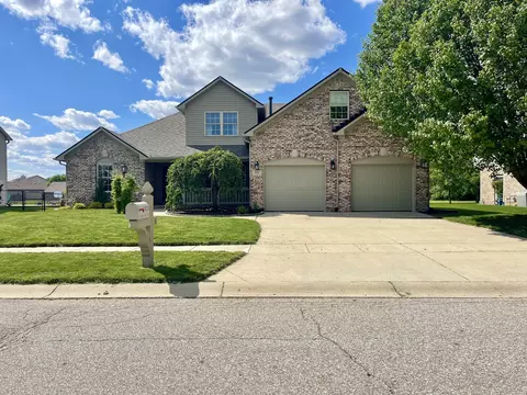 8232 Meadow Bend Dr, Indianapolis, IN 46259