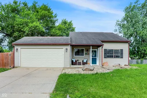 8436 Buckingham Dr, Columbus, IN 47201