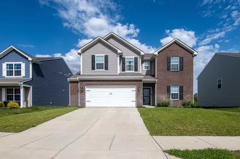 3997 Woodview Dr, Columbus, IN 47201