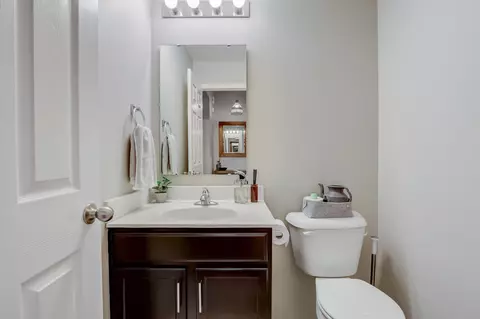 Bath - 6654 Aster Dr, Pendleton, IN 46064 photo 1 of 5