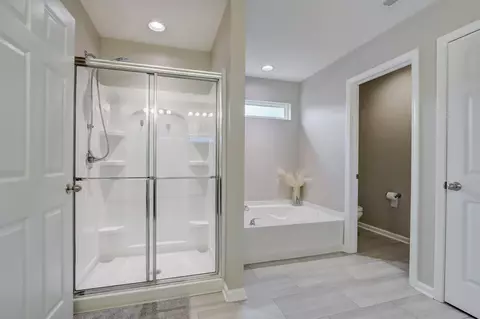 Bath - 6654 Aster Dr, Pendleton, IN 46064 photo 3 of 5