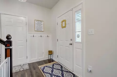 Entry Way - 6654 Aster Dr, Pendleton, IN 46064 photo 1 of 7