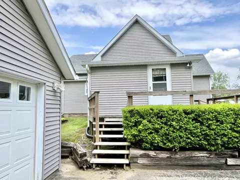 Exterior - 202 Washington St, Hope, IN 47246 photo 4 of 15