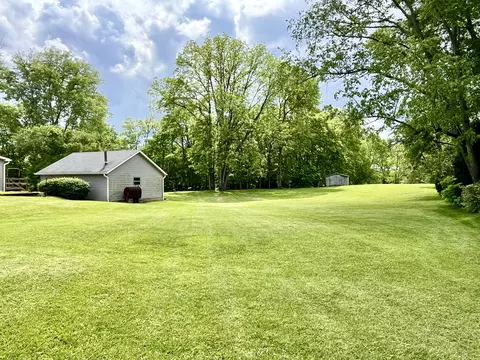Exterior - 202 Washington St, Hope, IN 47246 photo 6 of 15