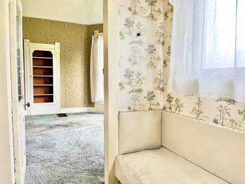 Entry Way - 202 Washington St, Hope, IN 47246 photo 2 of 4