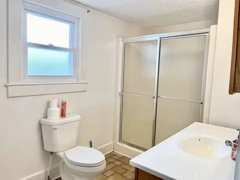 Bath - 202 Washington St, Hope, IN 47246 photo 1 of 2