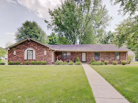 76 Dale Ct, Greenwood, IN 46142