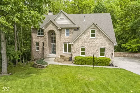 1040 Sullivans Rdg, Zionsville, IN 46077