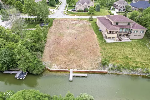 10893 Harbor Bay Dr, Fishers, IN 46040