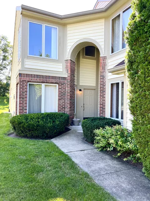 8067 Farmhurst Ln, Indianapolis, IN 46236