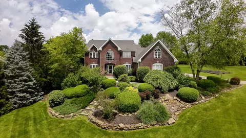 9356 Deer Ridge Dr, Zionsville, IN 46077
