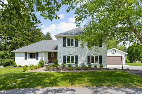 125 Governors Ln, Zionsville, IN 46077