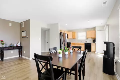 Dining - 8290 Bearberry Ln, Pendleton, IN 46064 photo 3 of 3