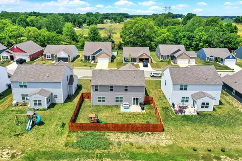 View/Area - 8290 Bearberry Ln, Pendleton, IN 46064 photo 2 of 5