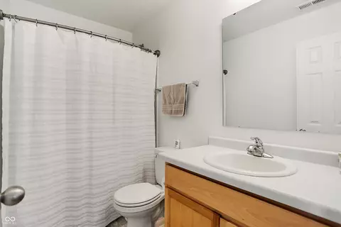 Bath - 8290 Bearberry Ln, Pendleton, IN 46064 photo 3 of 3