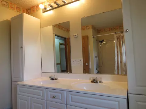 Bath - 7970 E State Road 252, Edinburgh, IN 46124 photo 5 of 5