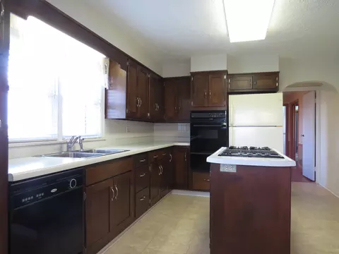 Kitchen - 7970 E State Road 252, Edinburgh, IN 46124 photo 4 of 9