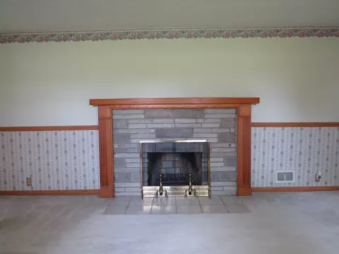 Living - 7970 E State Road 252, Edinburgh, IN 46124 photo 4 of 7