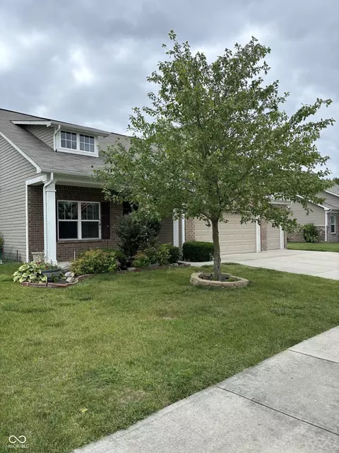8922 N Springview Dr, Mccordsville, IN 46055