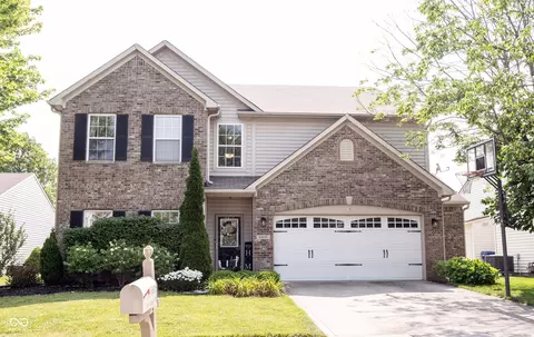 8805 N Deer Crossing Blvd, Mccordsville, IN 46055