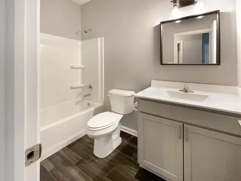 Bath - 8273 Bearberry Ln, Pendleton, IN 46064 photo 2 of 3
