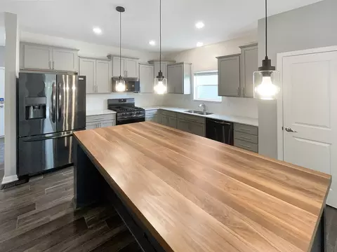 Kitchen - 8273 Bearberry Ln, Pendleton, IN 46064 photo 4 of 5