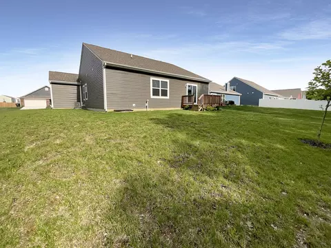 Exterior - 8273 Bearberry Ln, Pendleton, IN 46064 photo 2 of 4