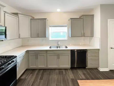 Kitchen - 8273 Bearberry Ln, Pendleton, IN 46064 photo 5 of 5
