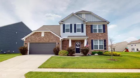 6141 Meadowview Dr, Whitestown, IN 46075