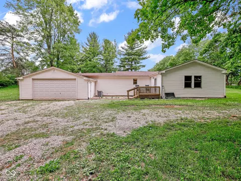 15665 E 500 N, Hope, IN 47246