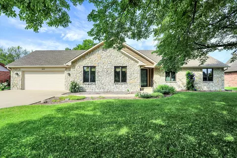1637 Valley Brook Dr, Indianapolis, IN 46229