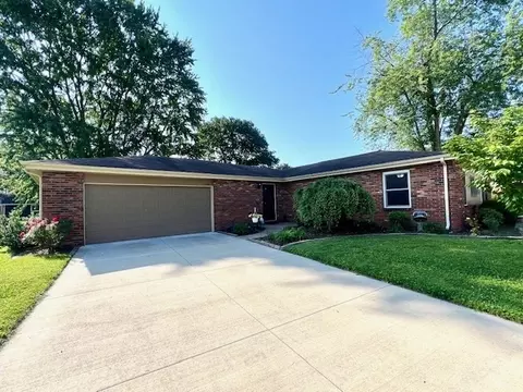 2715 Yellowwood Ct, Columbus, IN 47203