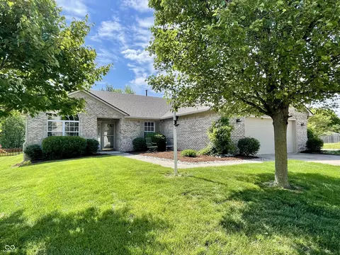 906 Harvest Ridge Dr, Avon, IN 46123
